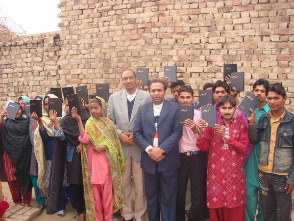 Park Praise Publications Outreach Efforts in Pakistan